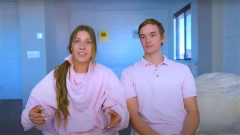 pink shirt couple break up